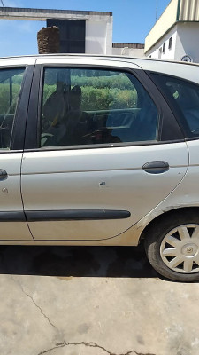 PUERTA TRASERA IZQUIERDA Renault Scenic II (JM)(2003->)