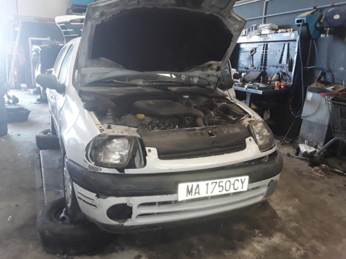 RENAULT CLIO II FASE I (B/CB0) — vehículo donante para recambios 