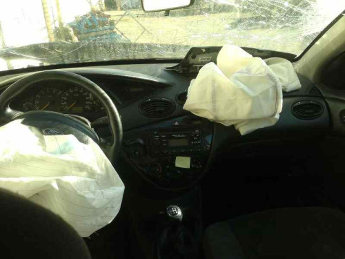 FORD FOCUS BERLINA (CAK) — vehículo donante para recambios 