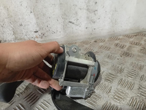 CINTURON SEGURIDAD DELANTERO DERECHO 