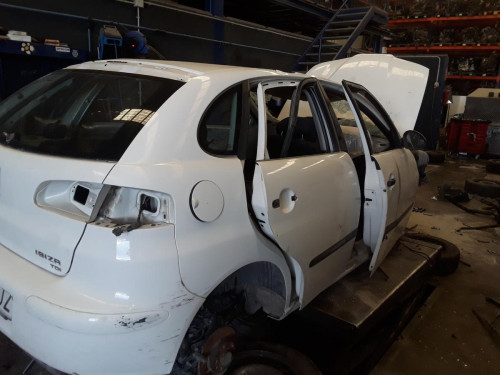 SEAT IBIZA (6L1) — vehículo donante para recambios 
