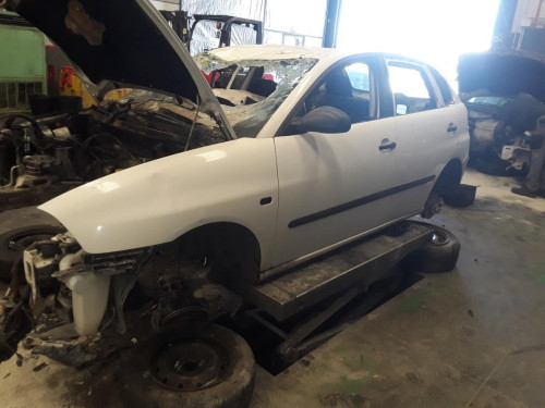 SEAT IBIZA (6L1) — vehículo donante para recambios 