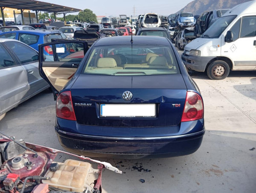  VOLKSWAGEN PASSAT BERLINA (3B3) 