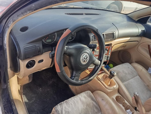  VOLKSWAGEN PASSAT BERLINA (3B3) 