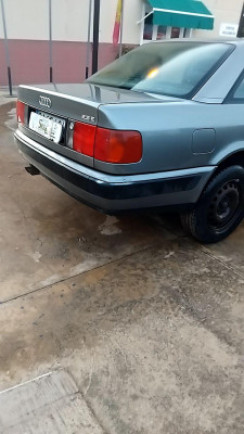 PARAGOLPES TRASERO Audi 100 (431/433/435)(1976->)