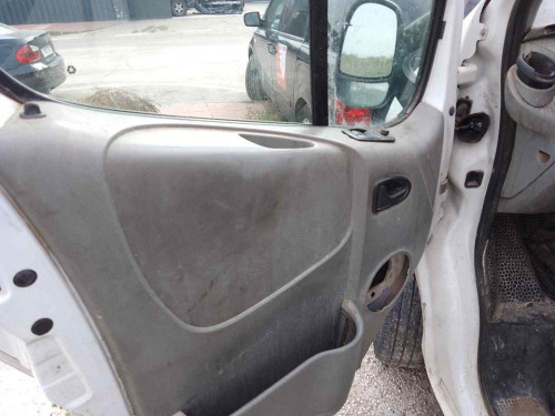 OPEL VIVARO — vehículo donante para recambios 