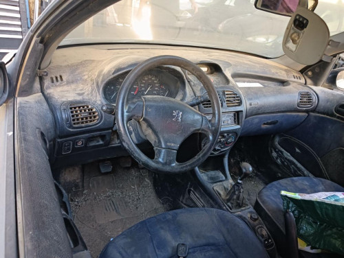 PEUGEOT 206 — vehículo donante para recambios 