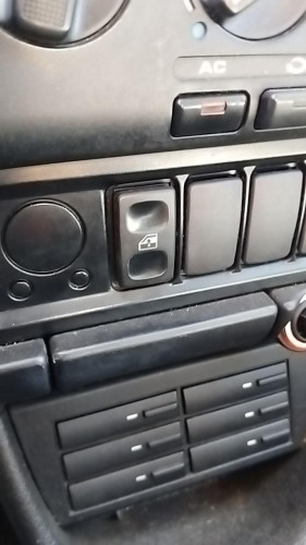 MANDO ELEVALUNAS DELANTERO IZQUIERDO Seat Cordoba Berlina (6K2)(11.1993->) Seat Cordoba Berlina (6K2)(11.1993->) 
