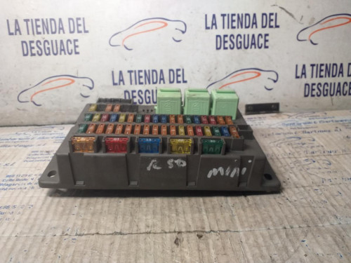  CAJA RELES / FUSIBLES 