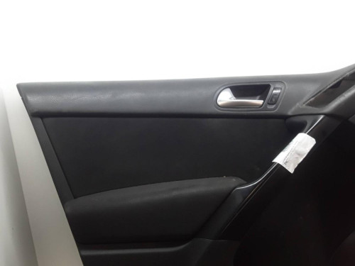 GUARNECIDO PUERTA DELANTERA IZQUIERDA VOLKSWAGEN TIGUAN (5N1) 