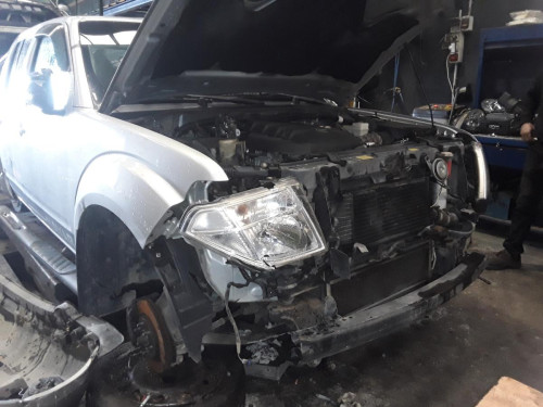 NISSAN NAVARA PICKUP (D40M) — vehículo donante para recambios 