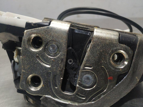CERRADURA PUERTA DELANTERA DERECHA Toyota YARIS (KSP1/NLP1/NSP1) 