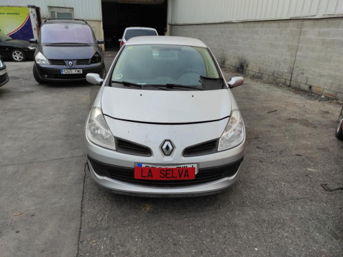 RENAULT CLIO III — vehículo donante para recambios 