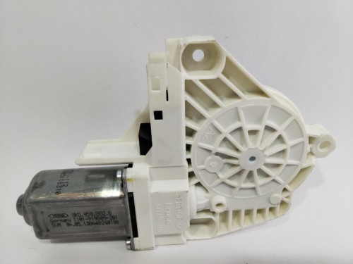 MOTOR ELEVALUNAS DELANTERO DERECHO AUDI Q5 (8R) 