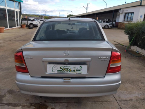 Opel Astra G Berlina (1998->) — vehículo donante para recambios 