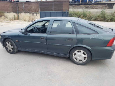 OPEL VECTRA B BERLINA
