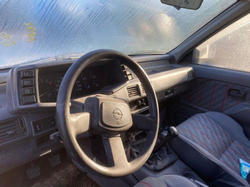 OPEL FRONTERA A — vehículo donante para recambios 