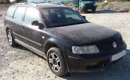 VOLKSWAGEN PASSAT VARIANT (3B5) — vehículo donante para recambios 