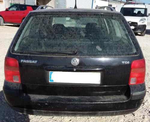 VOLKSWAGEN PASSAT VARIANT (3B5) — vehículo donante para recambios 