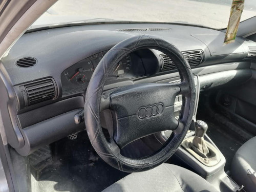 AUDI A4 BERLINA (B5) — vehículo donante para recambios 