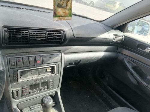 AUDI A4 BERLINA (B5) — vehículo donante para recambios 