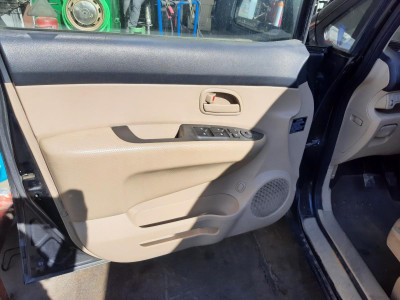 KIA CARENS (UN)