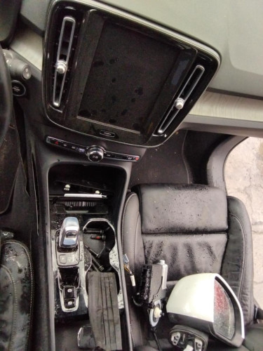  VOLVO XC40 