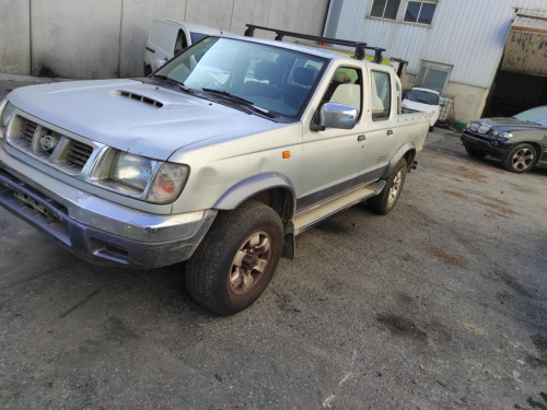 NISSAN PICKUP (D22) — vehículo donante para recambios 