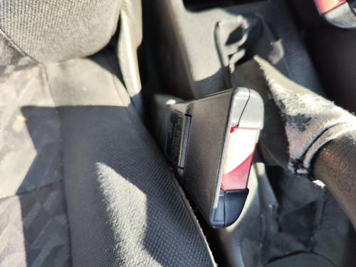 ENGANCHE CINTURON DELANTERO DERECHO de segunda mano