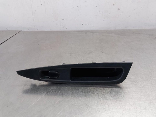  MANDO ELEVALUNAS TRASERO DERECHO Nissan QASHQAI (J11E) 