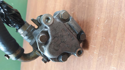 BOMBA DIRECCION Volkswagen PASSAT BERLINA (3B3) 
