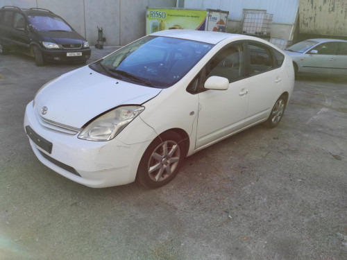TOYOTA PRIUS (NHW20) — автомобиль-донор на запчасти 