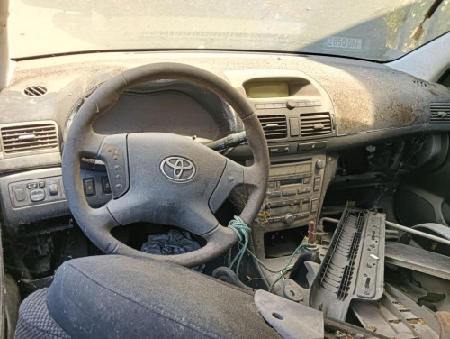 TOYOTA AVENSIS BERLINA (T25) — vehículo donante para recambios 