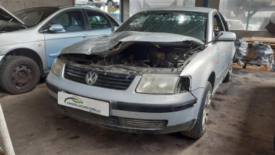 VOLKSWAGEN PASSAT BERLINA (3B2)
