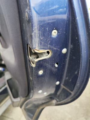 CERRADURA PUERTA TRASERA DERECHA