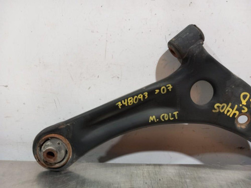 BRAZO SUSPENSION INFERIOR DELANTERO DERECHO Mitsubishi COLT CZ3 BERL. 5 (Z30A) 