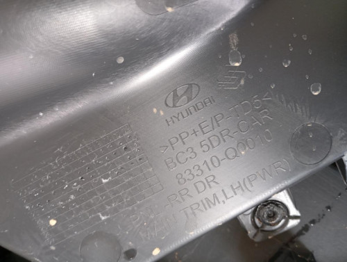  GUARNECIDO PUERTA TRASERA IZQUIERDA HYUNDAI BAYON 