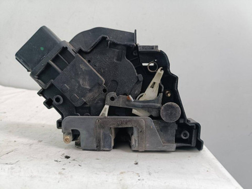 CERRADURA PUERTA DELANTERA DERECHA Ford FOCUS BERLINA (CAP) 