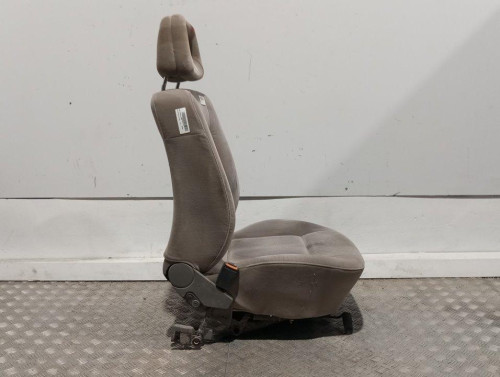  ASIENTO DELANTERO IZQUIERDO 