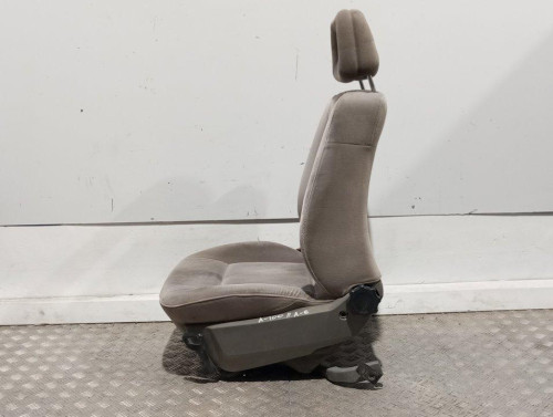  ASIENTO DELANTERO IZQUIERDO 