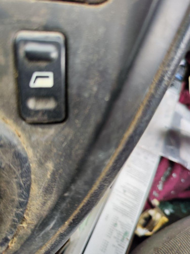 MANDO ELEVALUNAS DELANTERO DERECHO used