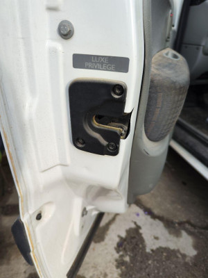 CERRADURA PUERTA DELANTERA IZQUIERDA