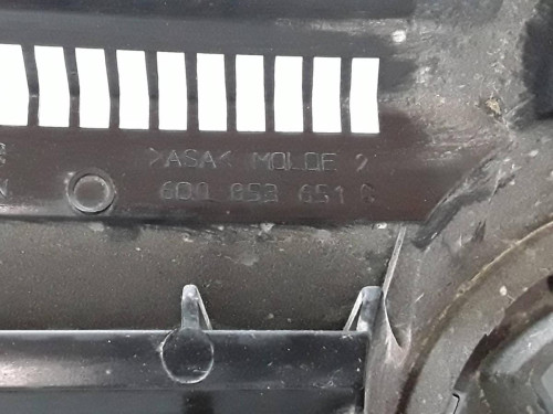 REJILLA DELANTERA VOLKSWAGEN POLO IV (9N1) 