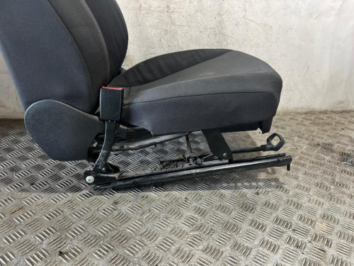 ASIENTO DELANTERO IZQUIERDO 