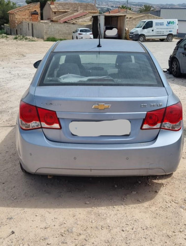 CHEVROLET CRUZE — vehículo donante para recambios 