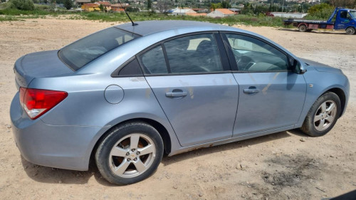CHEVROLET CRUZE — vehículo donante para recambios 