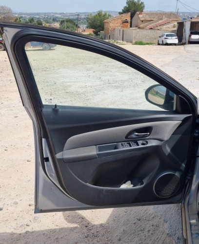 CHEVROLET CRUZE — vehículo donante para recambios 