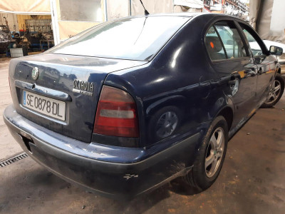SKODA OCTAVIA BERLINA (1U2)
