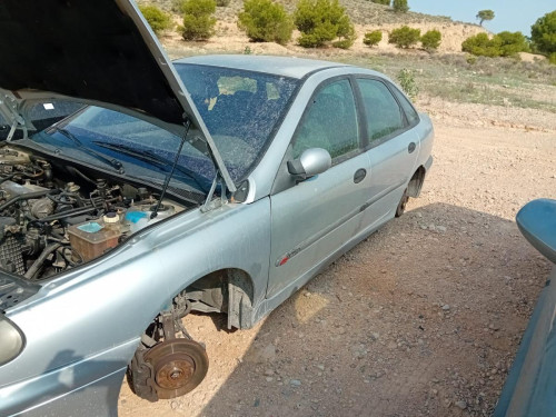 RENAULT LAGUNA (B56) — vehículo donante para recambios 