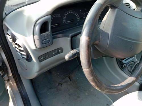 RENAULT LAGUNA (B56) — vehículo donante para recambios 